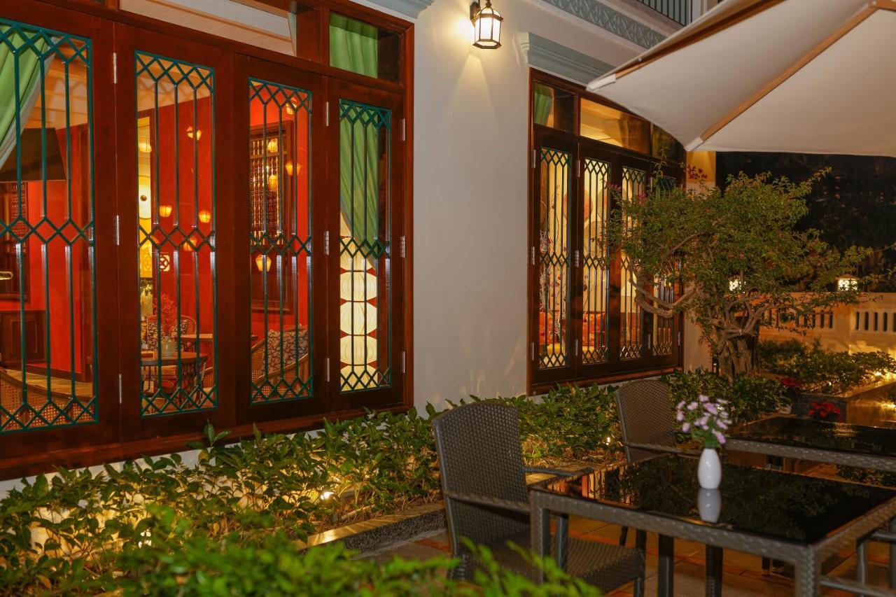Cozy Savvy Boutique Hotel Hoi An Exteriör bild The interior of the restaurant